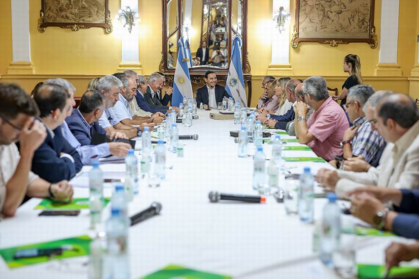 Dardos para Nación y directivas al Gabinete