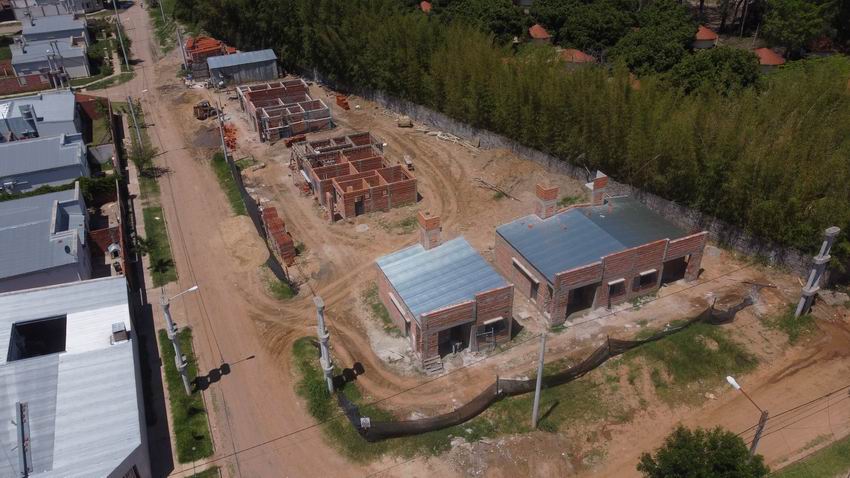 Avanzan las obras de viviendas en diferentes barrios capitalinos