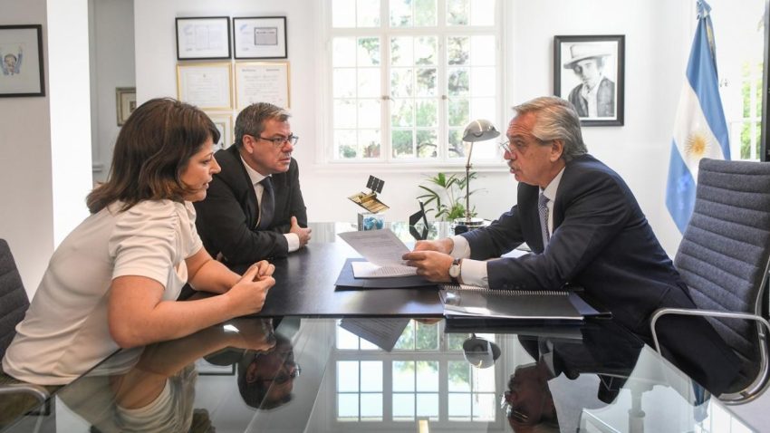 Alberto entregó a Diputados el pedido de juicio político a la Corte Suprema