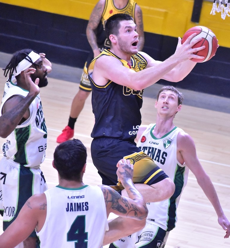 Liga Nacional: Comunicaciones logró un valioso éxito frente a Atenas