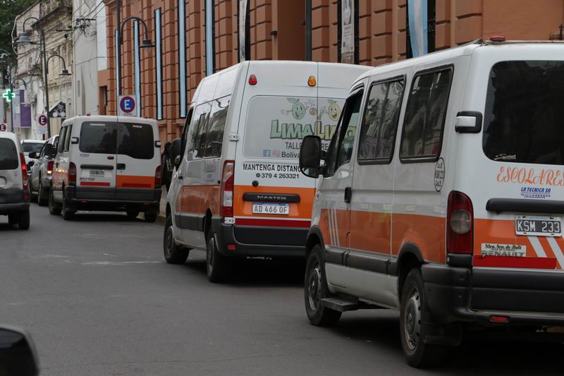 Transportistas afrontan elevados gastos para retomar el servicio escolar