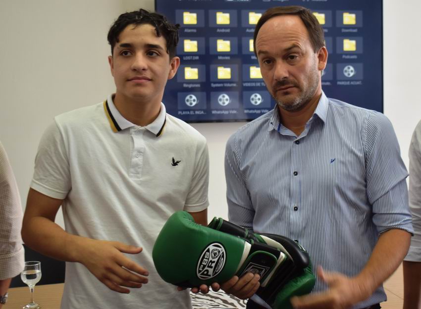 Ortega entregó los guantes del campeón