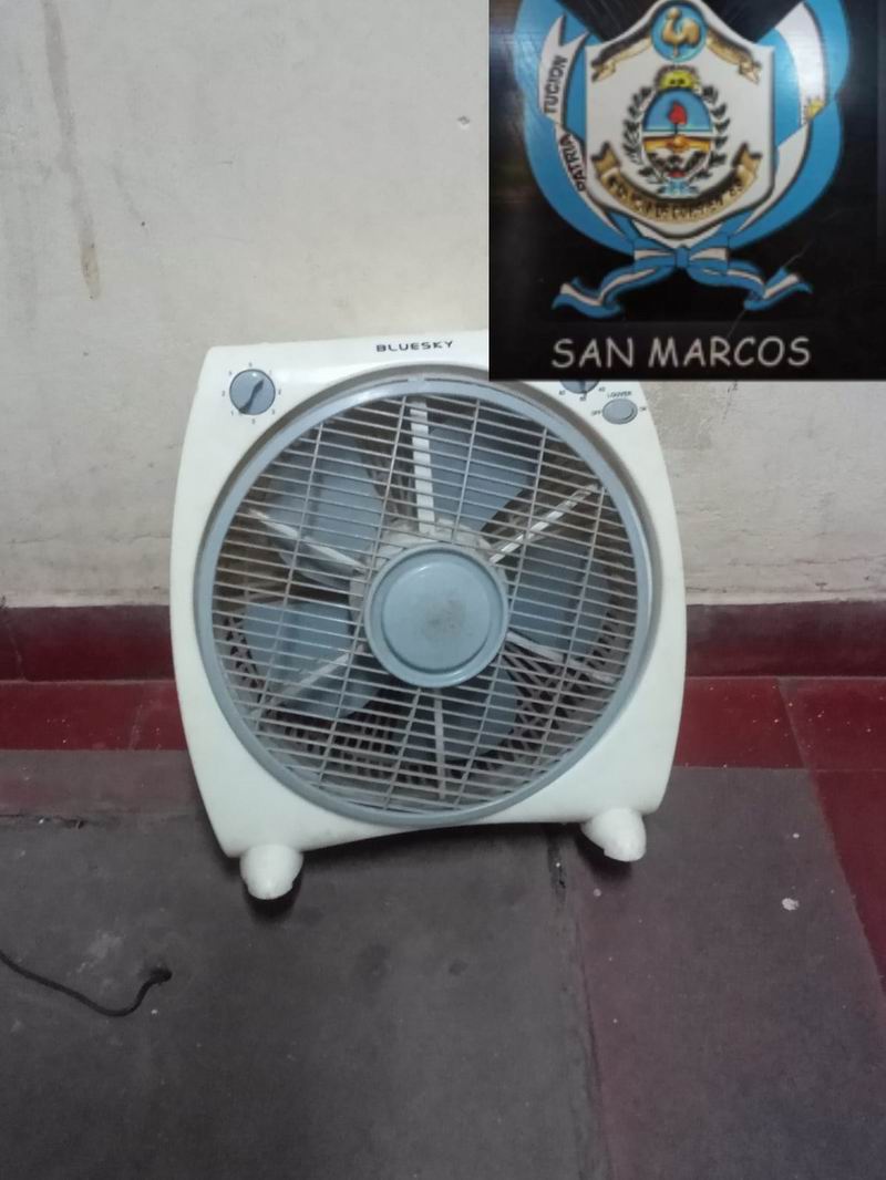 Paseaba con un ventilador la noche más fría del mes: terminó en la comisaría