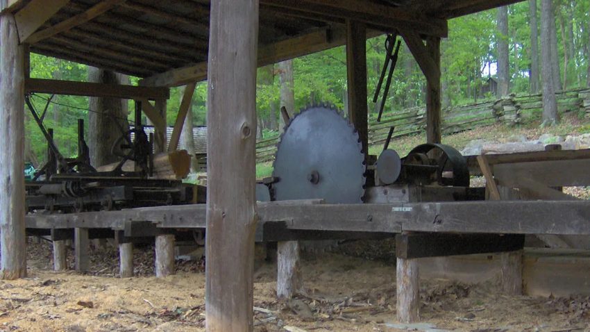 Falleció electrocutado un empleado de un aserradero en el interior