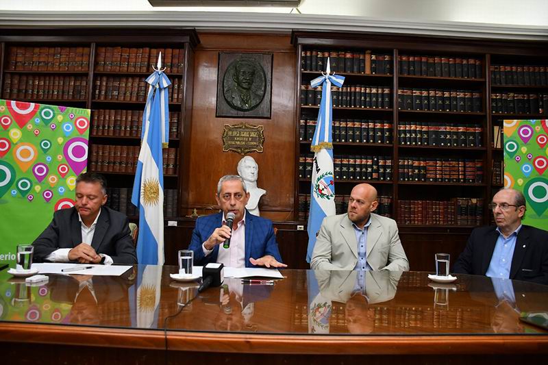 La Provincia aumenta salarios hasta 35%, plus y Asignaciones Familiares