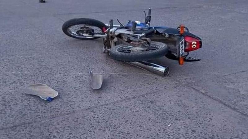 Motociclistas murieron tras chocar con un auto