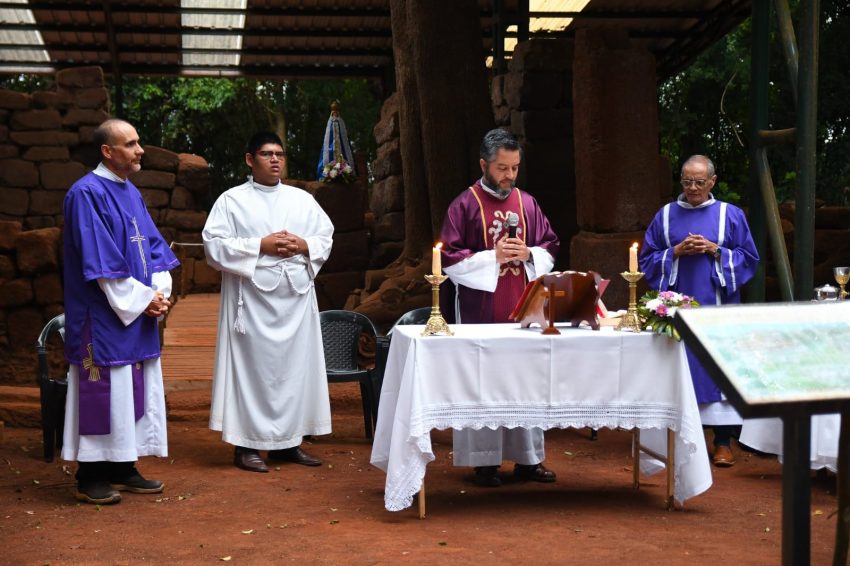 Celebraron una histórica Misa en una capilla Jesuítica Guaraní en el interior