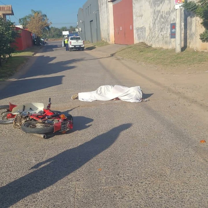 Motociclista falleció tras chocar contra un camión