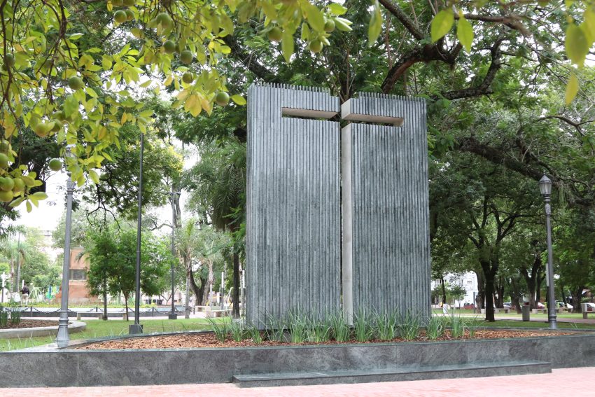 Emotiva inauguración de las obras de la plaza La Cruz