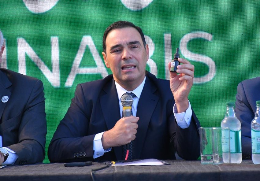 Se presentó el primer aceite de cannabis con sello correntino