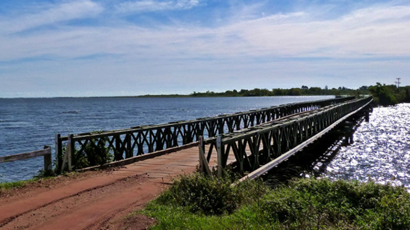 La Policía avisó del “cierre intermitente” del puente de acceso a una localidad correntina