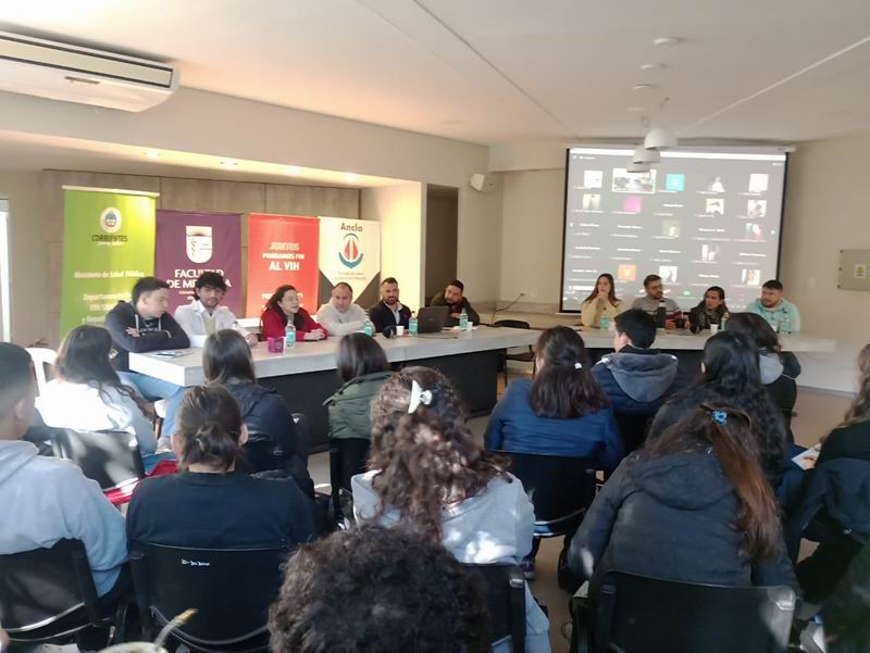 Se aborda el impacto en la calidad de vida de las personas que viven con VIH