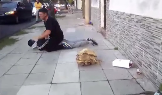 Polémica por irrupción de dirigente político en plena detención callejera