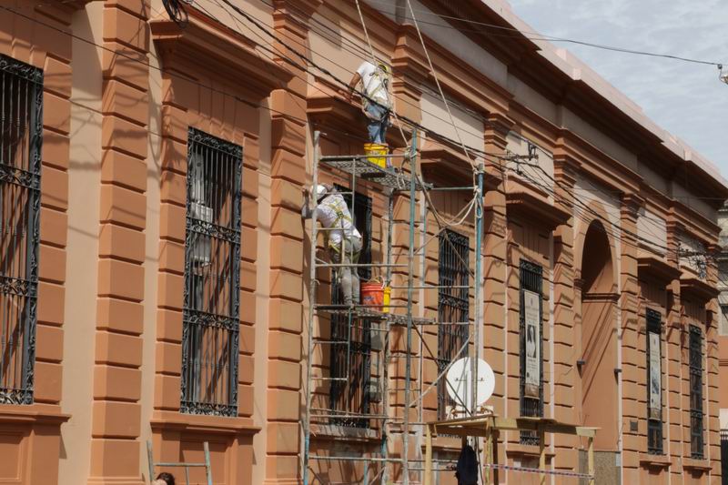 Los alumnos reanudan las clases con las escuelas reparadas y con cámaras