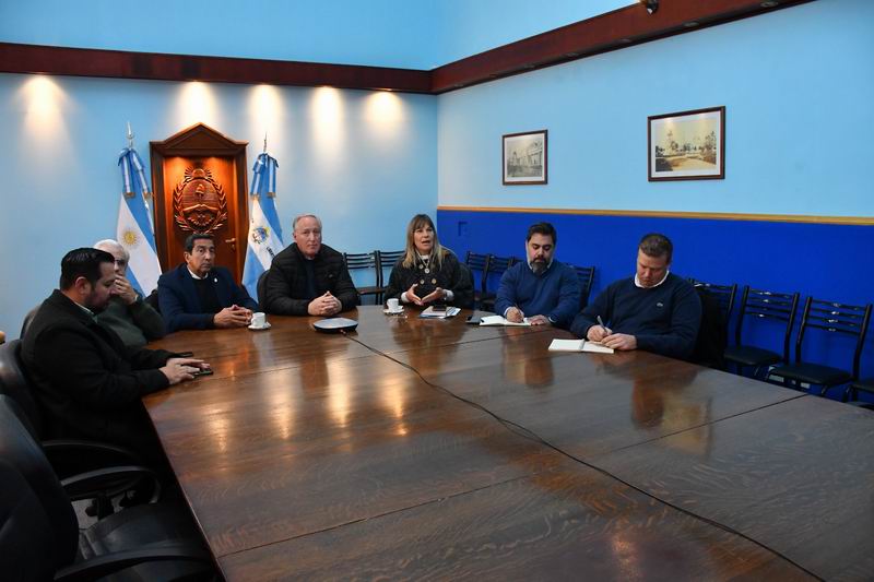 Reunión de ministerios e intendentes por la quema de residuos madereros