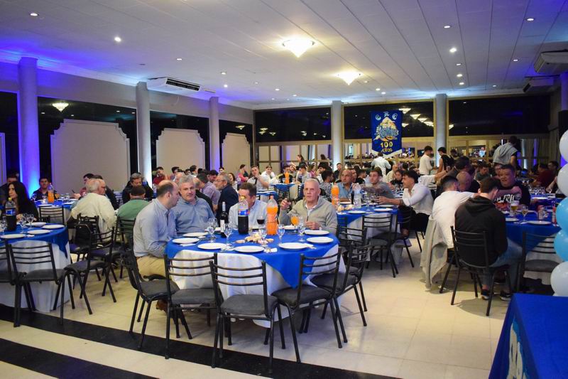 El Perico Aquino moviliza a los minibasquistas