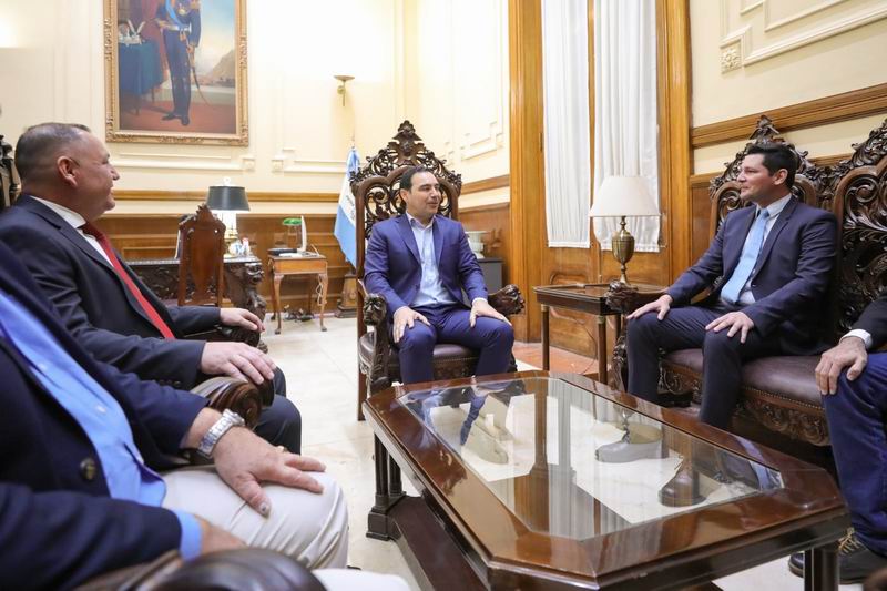 Gobernadores ponen paños fríos al conflicto de Punta Ñaró