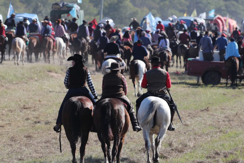 No al maltrato animal: el pedido de un párroco a los jinetes que van hacia Itatí