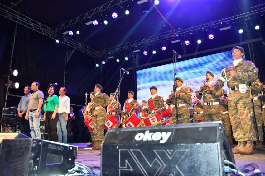 Yapeyú: con una emotiva y masiva vigilia musical se iniciaron las hornas al Padre de la Patria