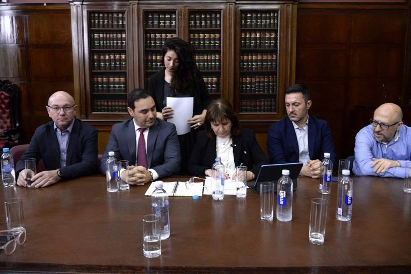 Patricia Bullrich y Valdés, junto a rectores, por la educación pública