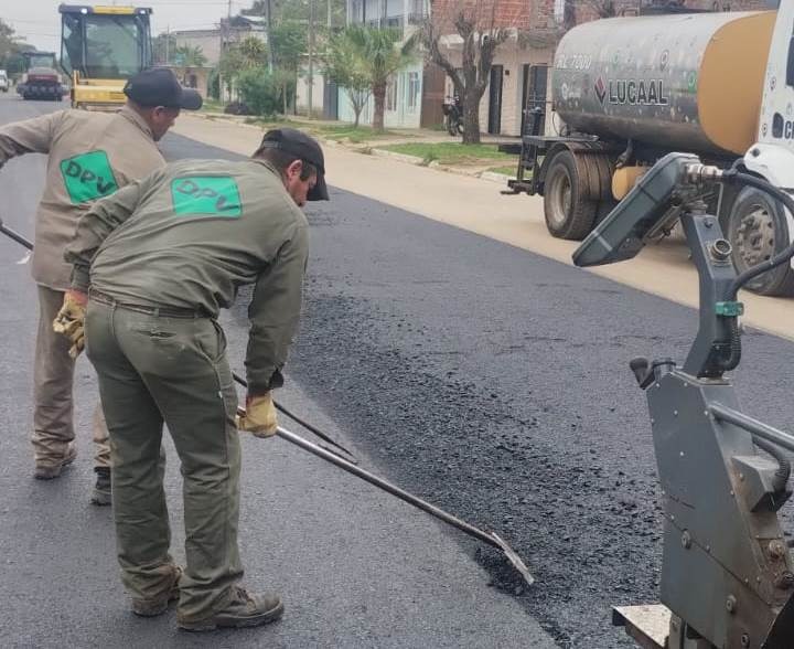 El Gobierno provincial continúa con la repavimentación de las calles de Itatí