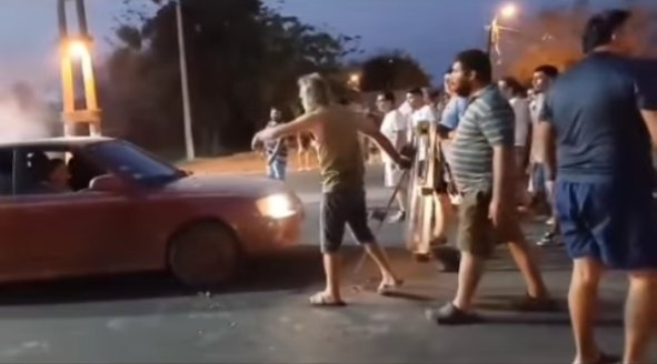 Violencia en la Ruta 5: intentó atravesar un piquete con el auto y le rompieron un vidrio