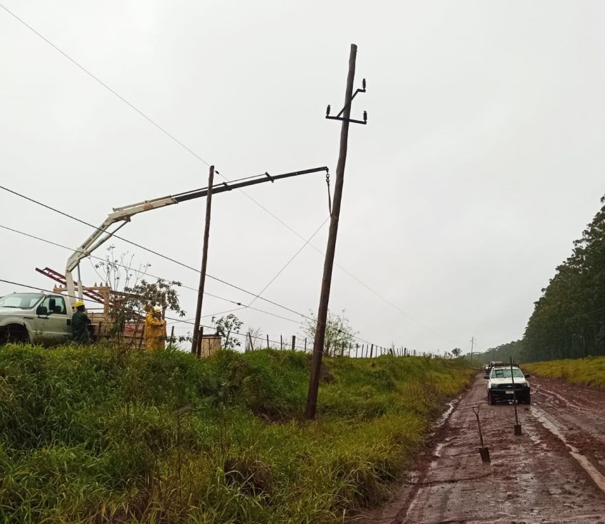 Las tormentas provocaron cortes de energía eléctrica en toda la provincia