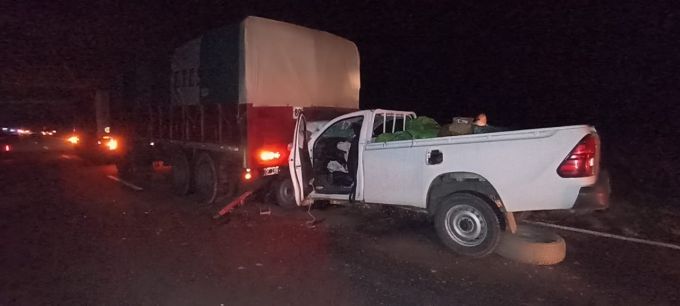 Una camioneta se estrelló contra un camión en una ruta correntina