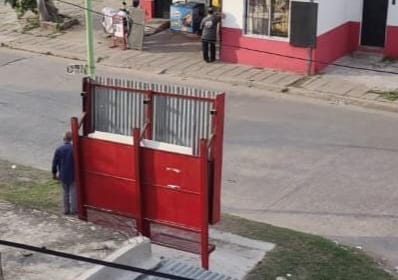 Intentaron robar una garita de colectivos en la Capital