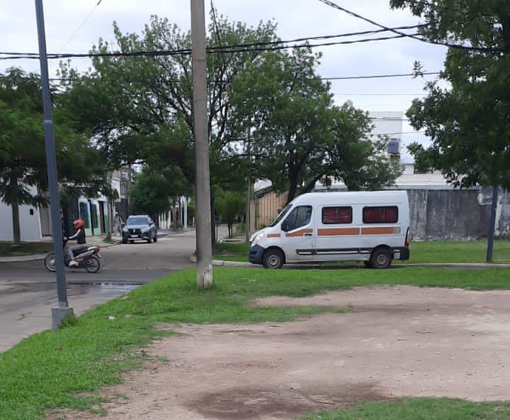 Denuncian que sujetos a bordo de una combi persiguieron a una joven