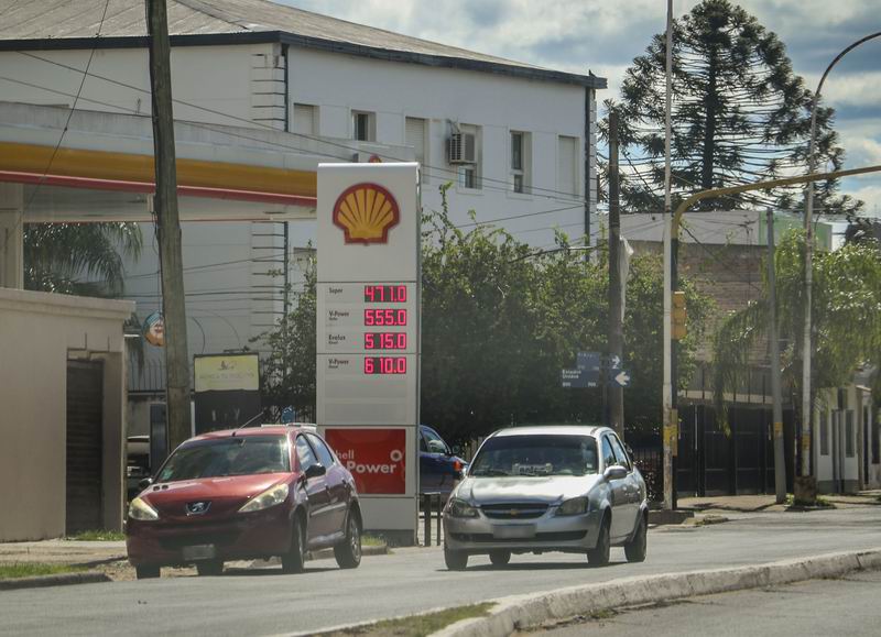Previo al cambio de Gobierno nacional, las petroleras aplicaron nuevas subas