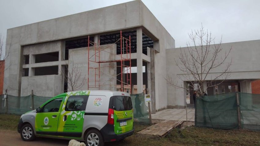 Jardines y escuelas: paralizan obras nacionales en Corrientes por falta de pago