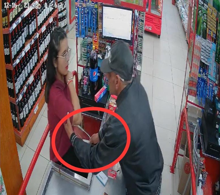 Se hizo pasar por cliente e intentó apuñalar a la cajera de un comercio