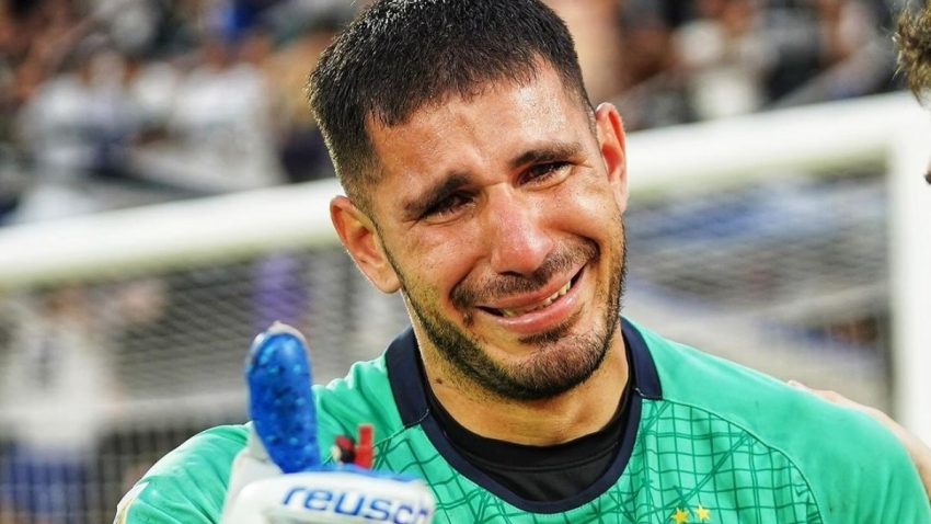 Fue al santuario del Gauchito Gil para agradecer que «salvó» a su equipo