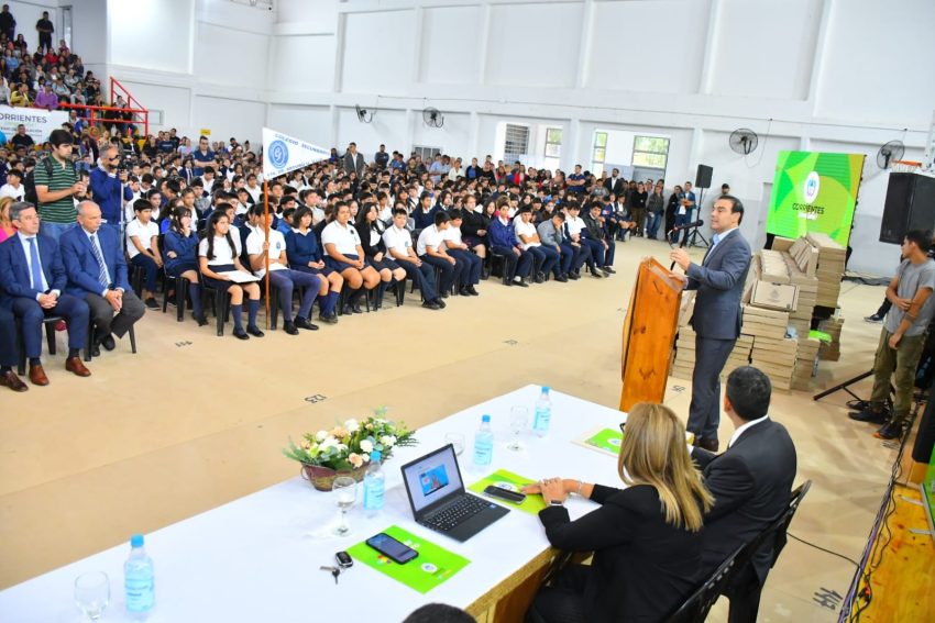 Incluir Futuro: 749 alumnos del Secundario recibieron notebooks