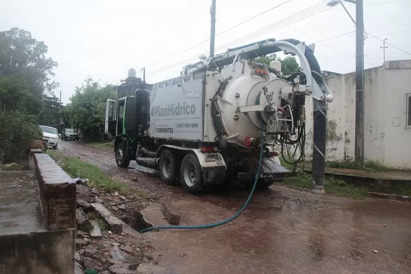 La lluvia retornó con fuerza y volvió a generar inconvenientes en la Capital