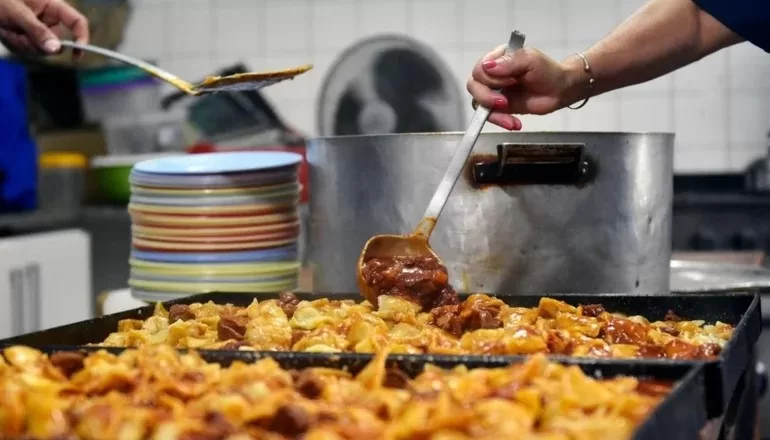 Comedores: admiten que debieron cerrar sedes por falta de alimentos