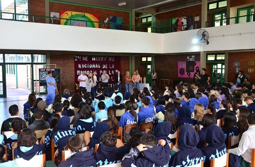 Estudiantes secundarios recibirán apoyo para iniciar carreras superiores