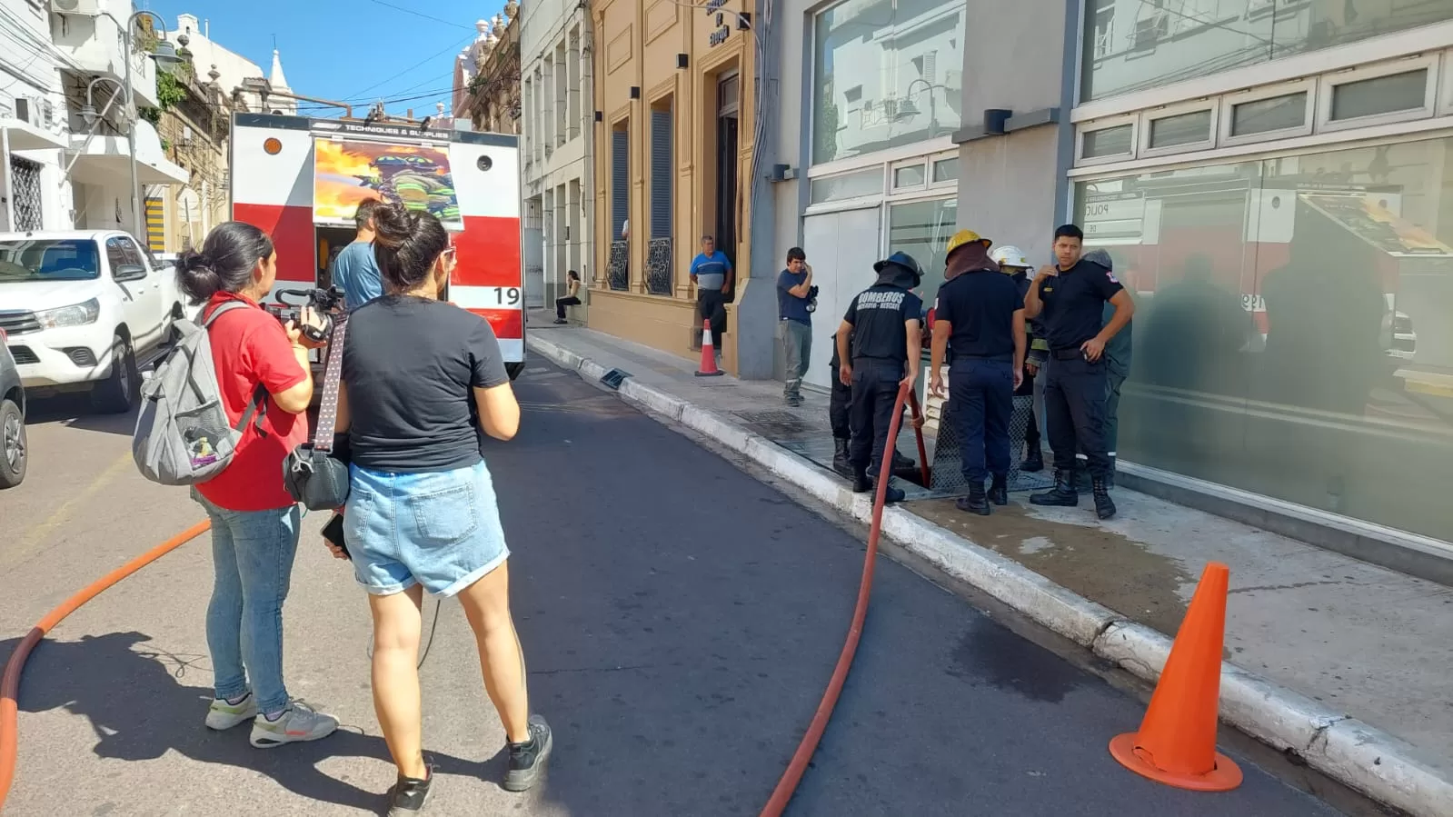 Susto en el microcentro por un principio de incendio en una oficina pública