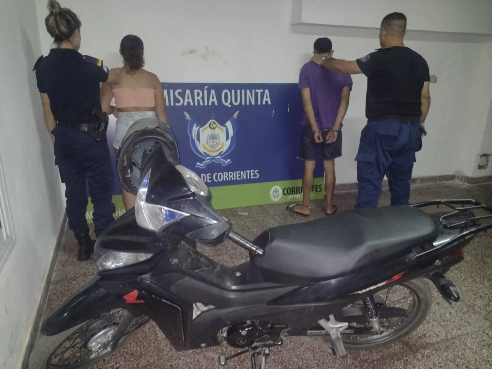 Le robaron la moto y le pidieron un millón para devolvérsela: terminaron presos