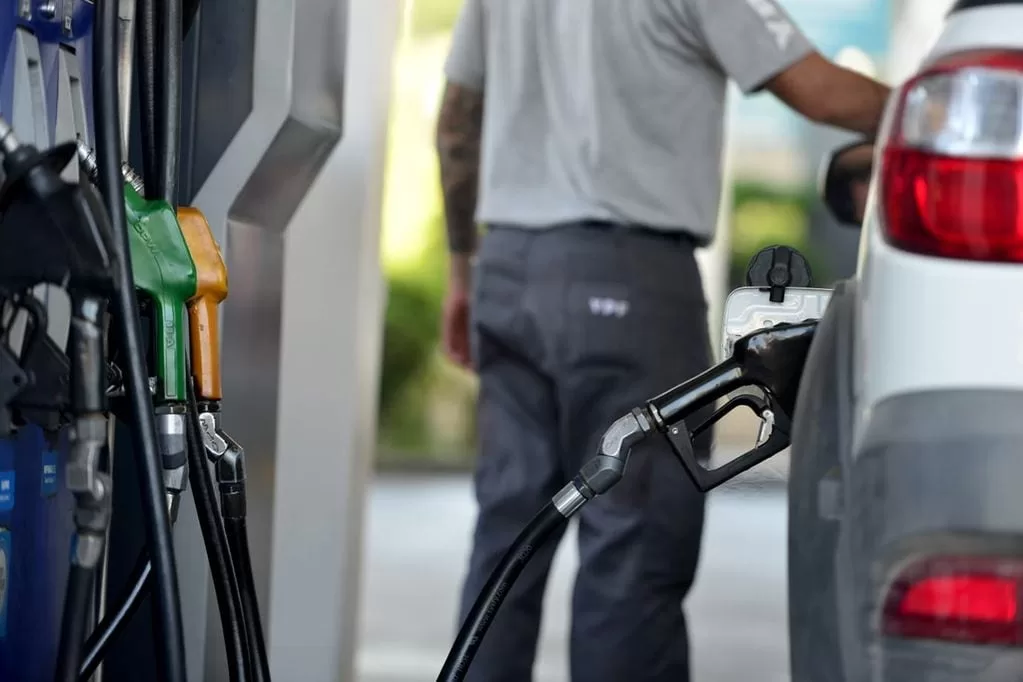 Alistan un nuevo aumento en el precio de la nafta
