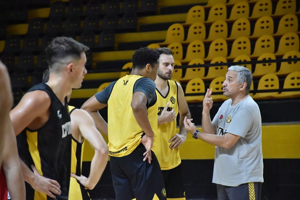 Comunicaciones vuelve a la acción y recibe a Gimnasia de Comodoro