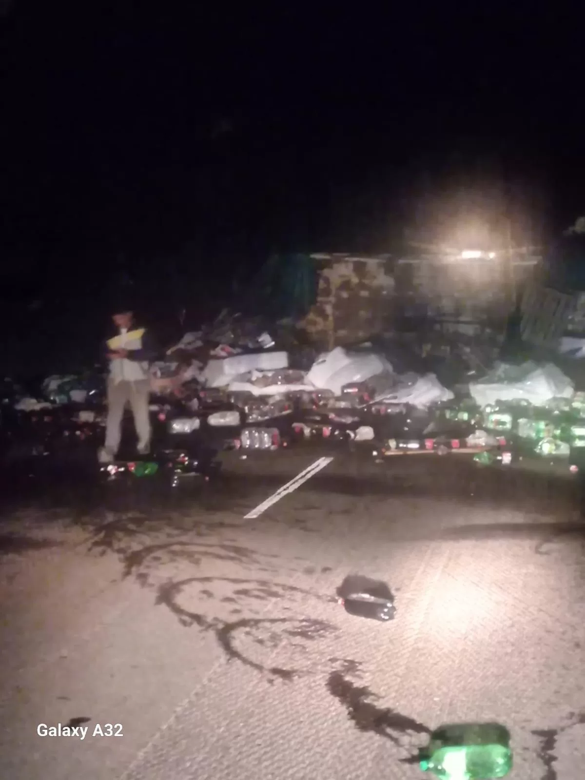 Camión con destino a Corrientes volcó y casi causa una tragedia