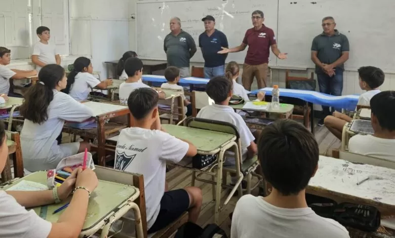 Ex combatientes compartieron sus historias con estudiantes