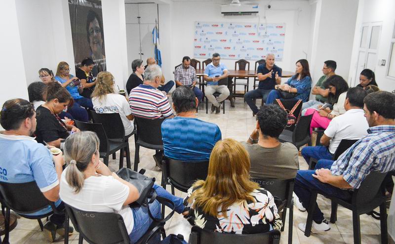 Docentes y reparticiones estatales, en protesta