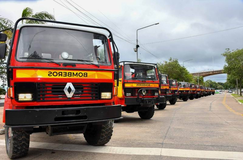 La Provincia entregó 22 autobombas para combatir incendios forestales