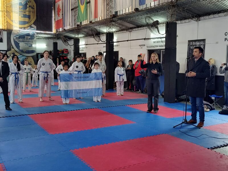 Los de Imaguaré cantaron el Himno Nacional durante un examen de taekwondo