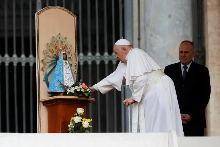 Papa Francisco: “Que ayude a la Argentina en su camino”