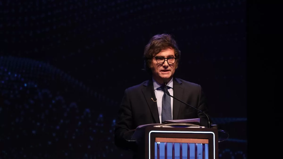 Milei llegó a Los Ángeles para exponer y reunirse con Musk e Infantino