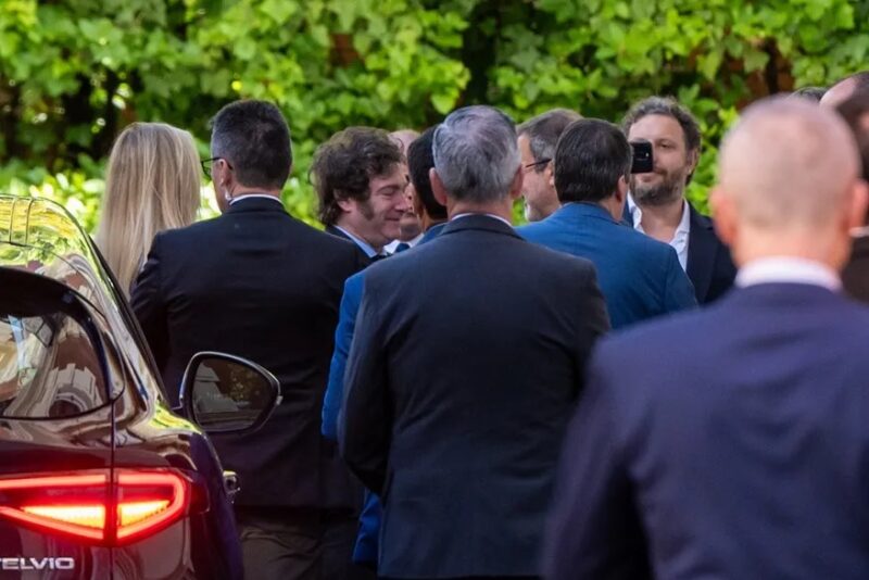Milei califica de “fabulosa” la reunión con empresarios españoles en Madrid